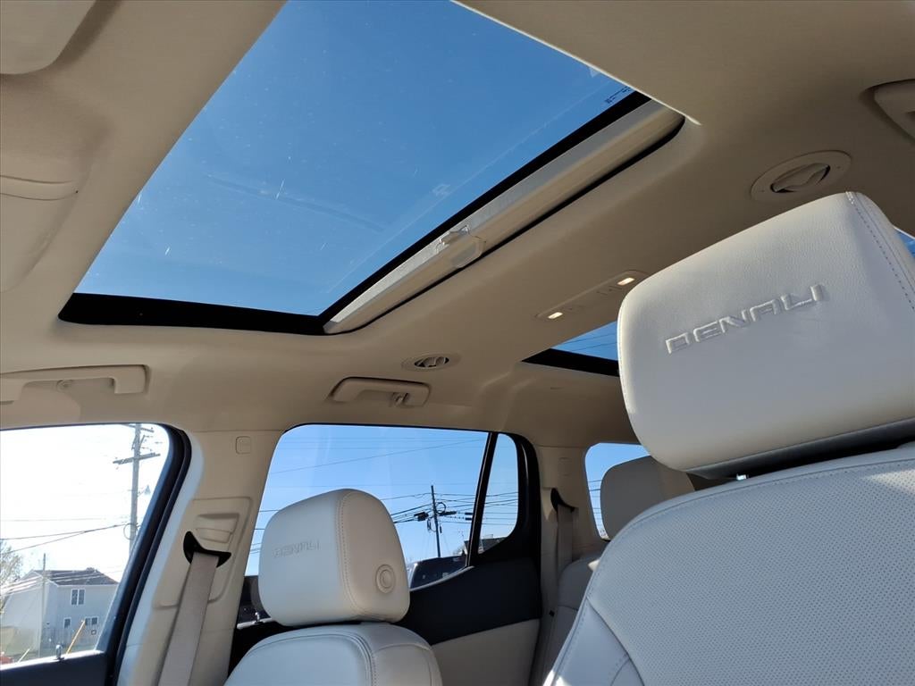 2022 GMC Acadia Denali